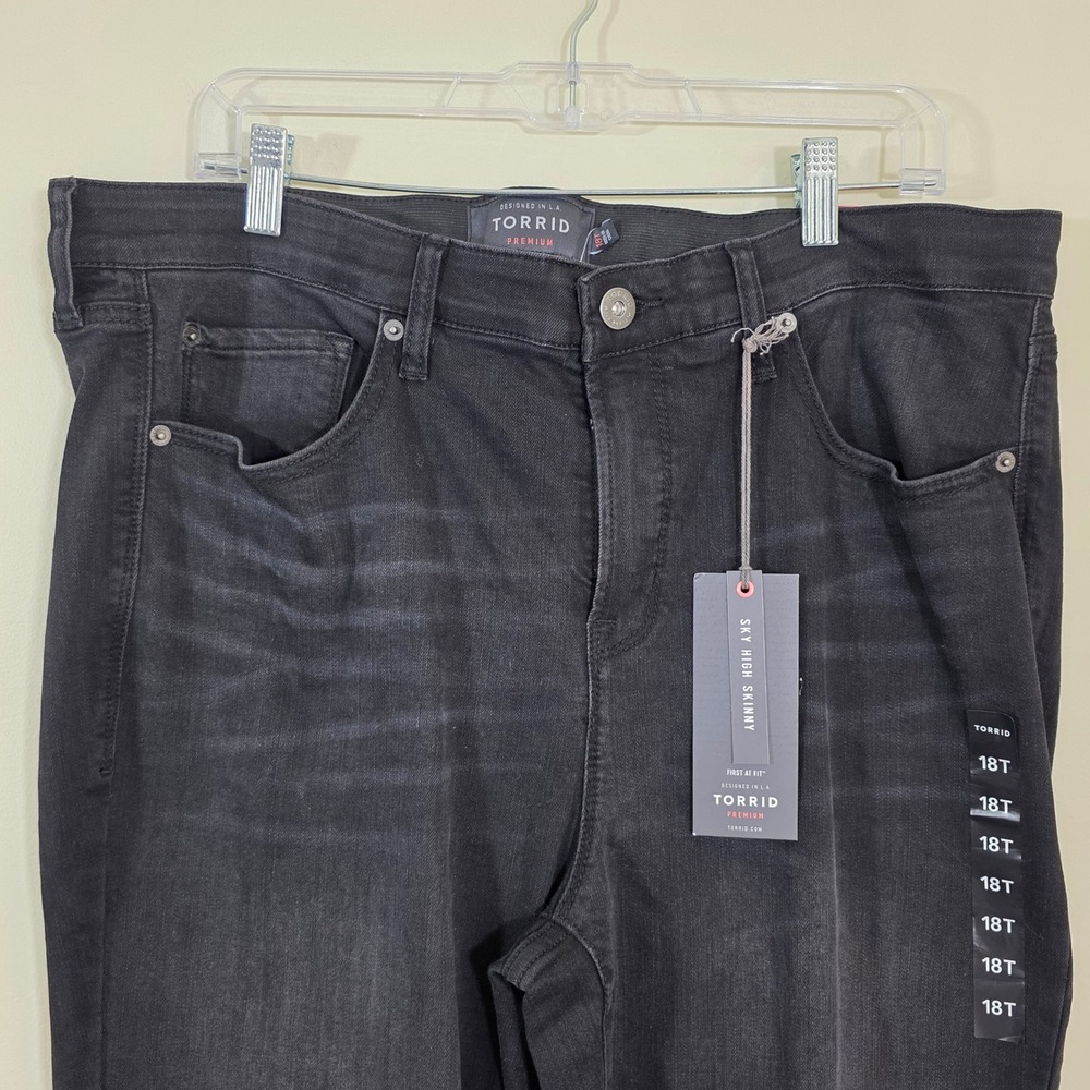 Torid Women Jeans Sky High Skinny Cool Cat Faded Black Premium Denim Size 18T - Picture 6 of 14